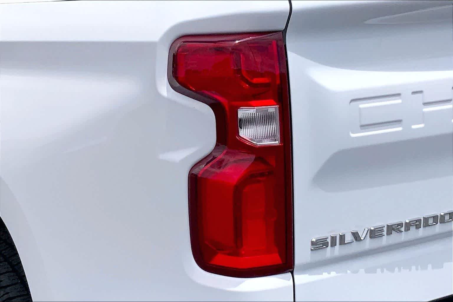 Used 2022 Summit White Chevrolet LTZ image 29
