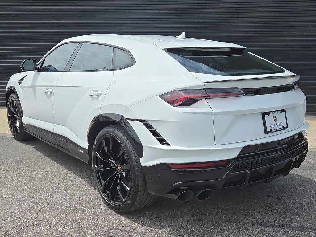 Used 2024 White Lamborghini S image 3
