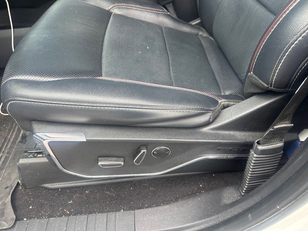 Used 2023 White Ford Lariat image 18