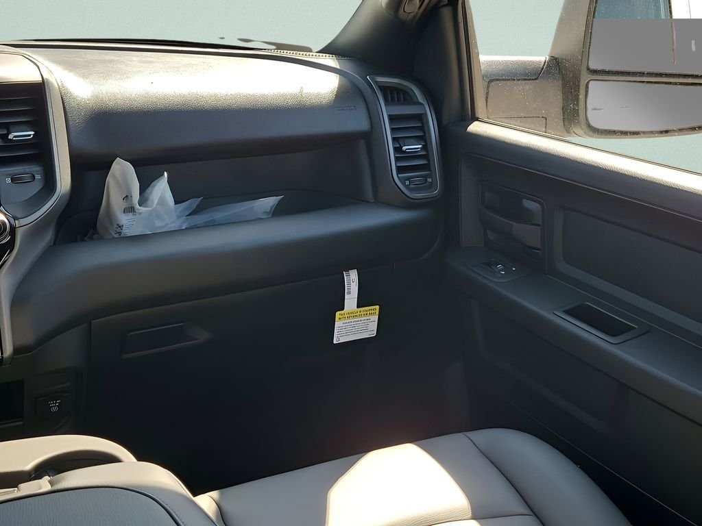 New 2026 Bright White Clear-Coat Exterior Paint RAM Tradesman image 26