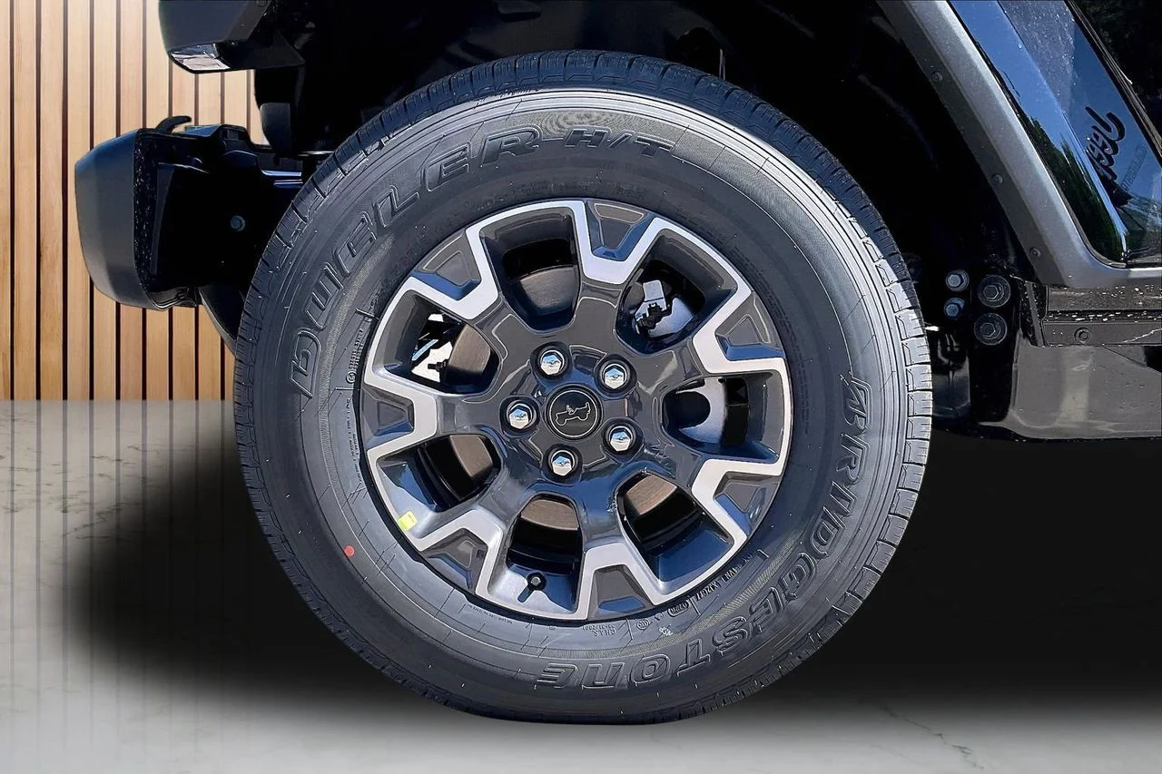 New 2026 Black Clear-Coat Exterior Paint Jeep Sahara image 30
