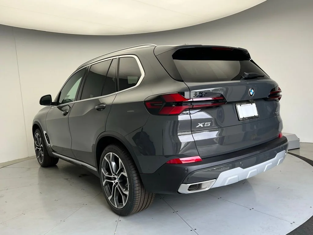 New 2026 Gray BMW xDrive40i image 4