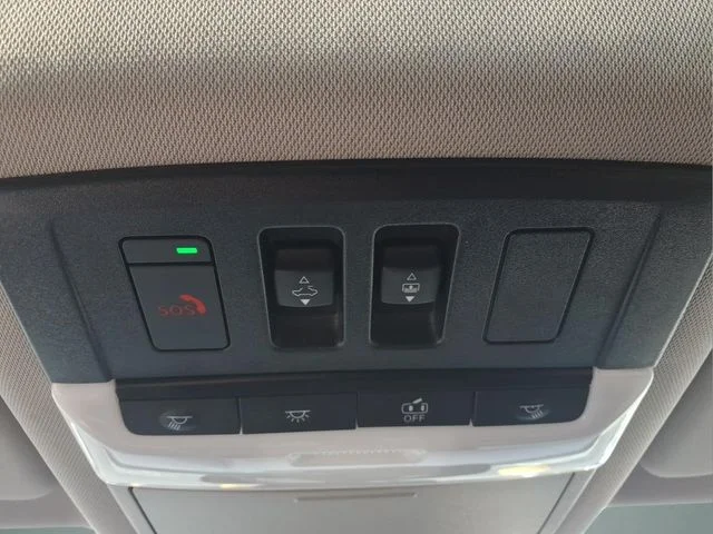Used 2025 Gold Nissan Platinum image 27