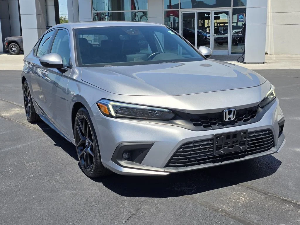 Used 2023 Lunar Silver Metallic Honda Sport Touring image 3