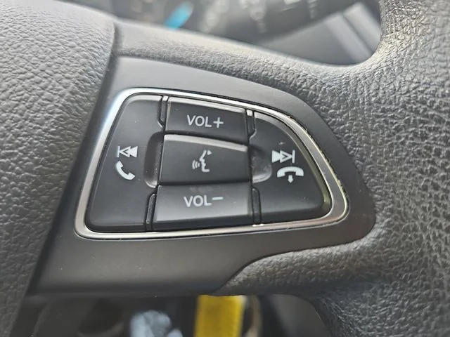Used 2018 Blue Ford SE image 19