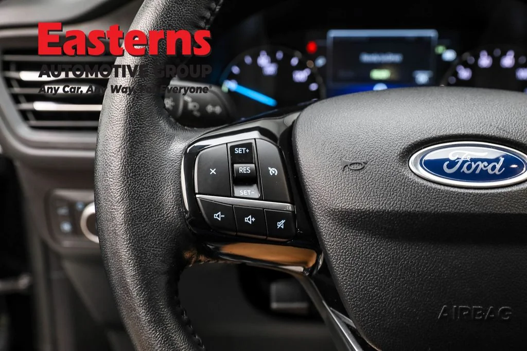 Used 2021 Black Ford SEL image 15