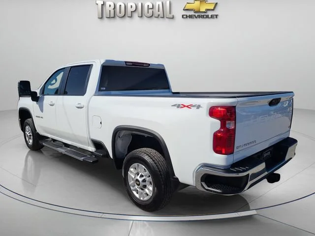 Used 2025 Summit White Chevrolet LT image 4