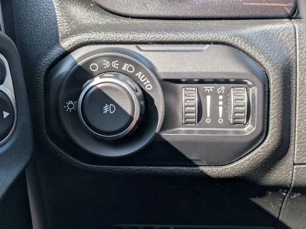 Used 2020 White Jeep Unlimited Sport image 19