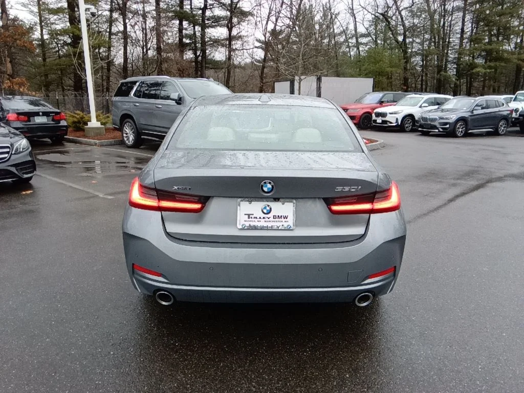 2025 BMW 3 Series 330i - Photo 5