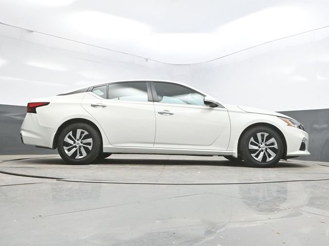 Used 2020 White Nissan 2.5 S image 45