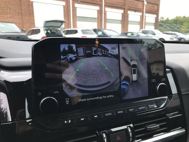 Used 2024 Pearl White Tricoat Nissan SL image 19