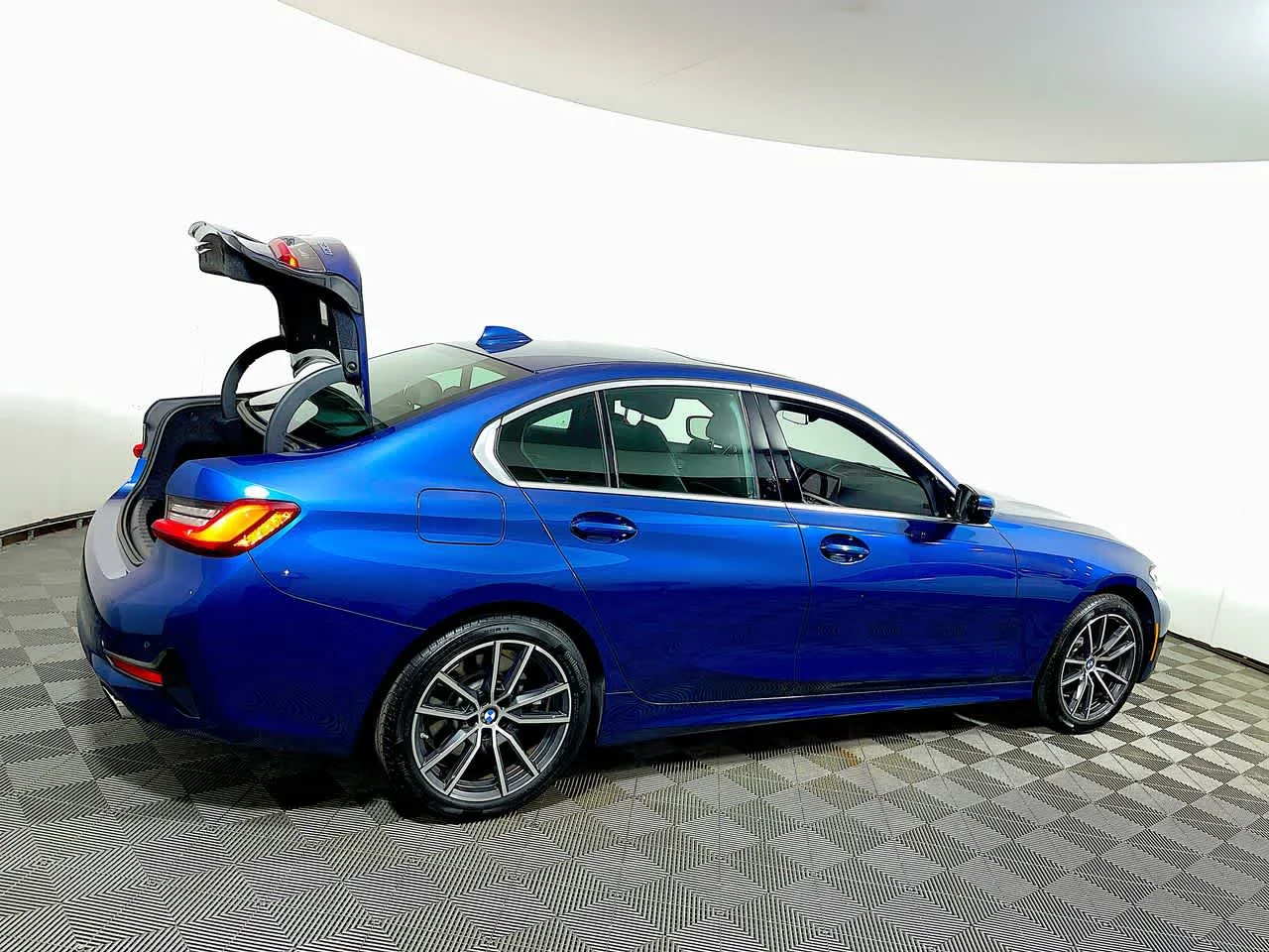 2022 BMW 3 Series 330i - Photo 16