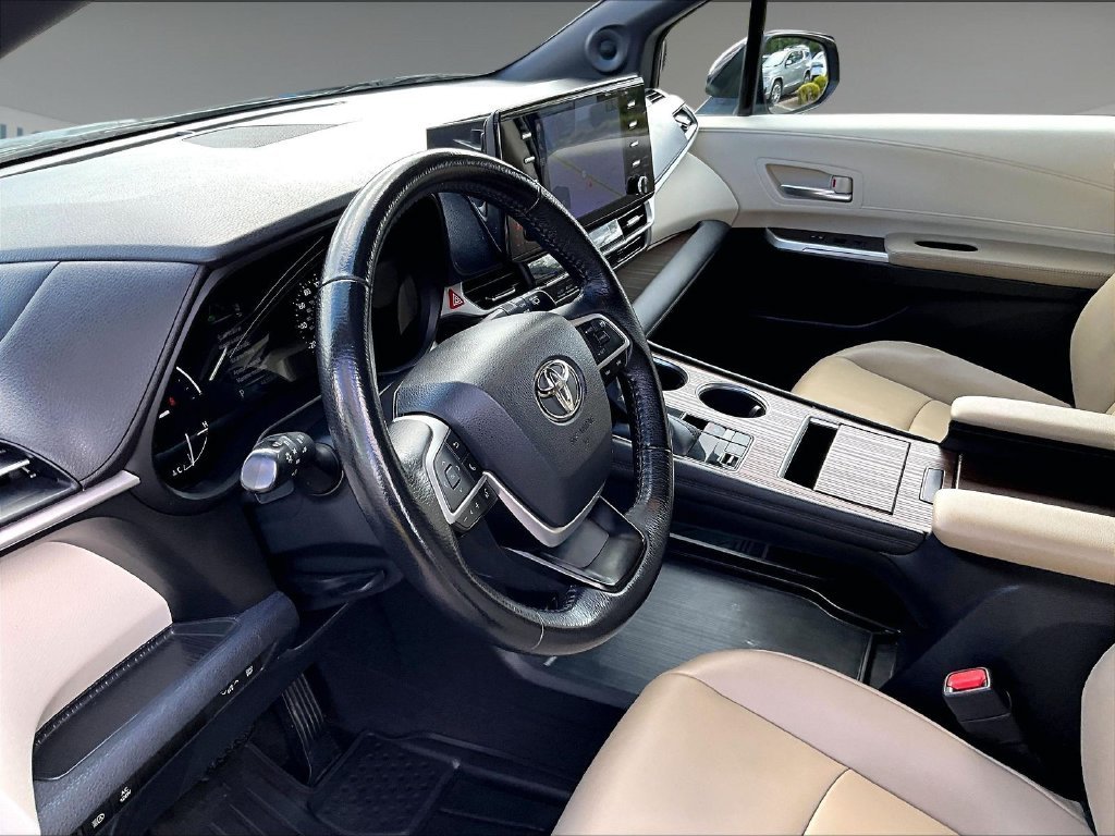 Used 2022  Toyota XLE image 8