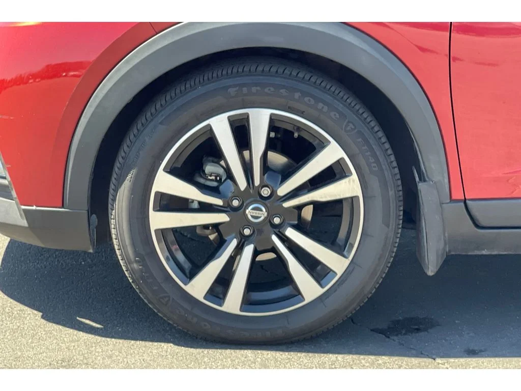 Used 2018 Cayenne Red/Super Black Nissan SR image 10