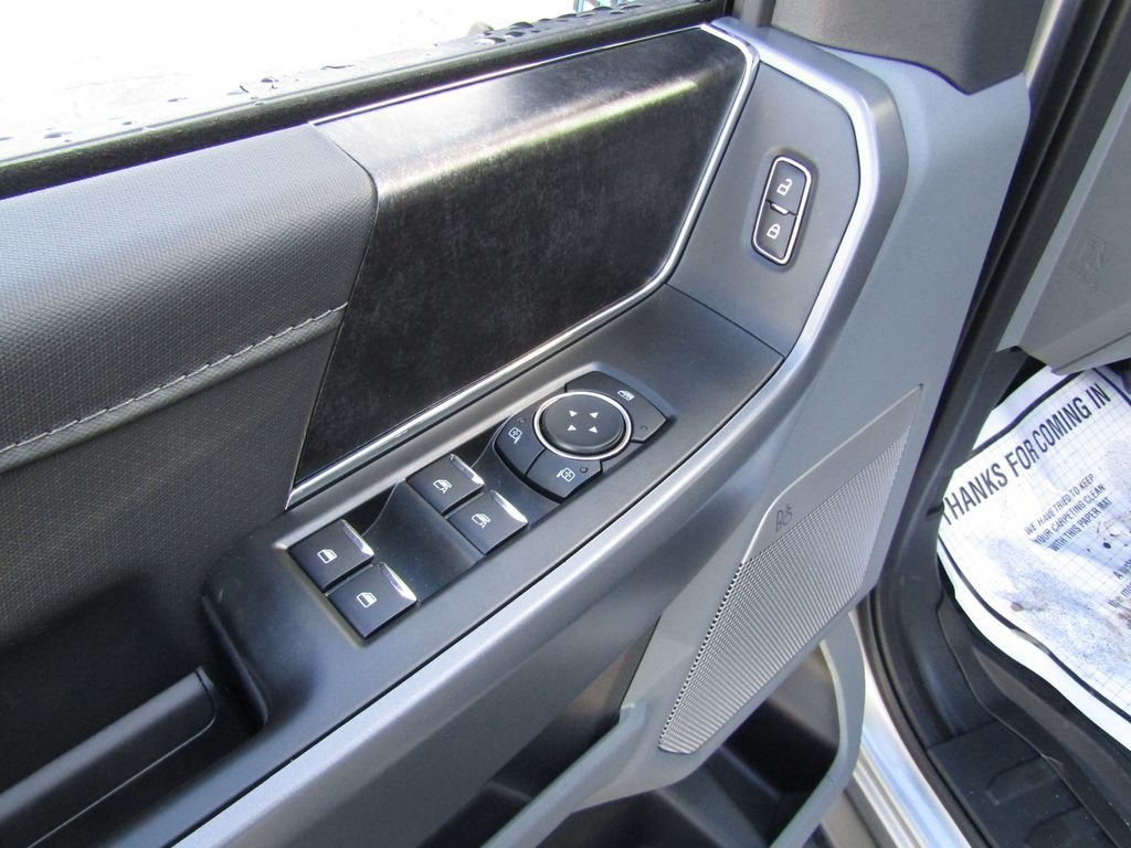 2025 Ford F-150 Lightning Flash - Photo 21