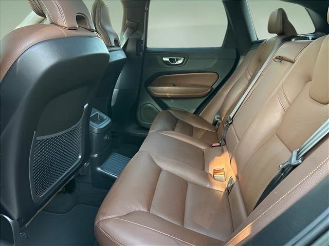 Used 2023  Volvo Plus Bright Theme image 11