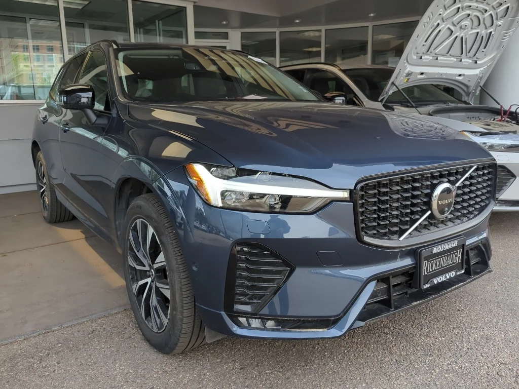 2025 Volvo XC60 B5 Plus Dark AWD's photo
