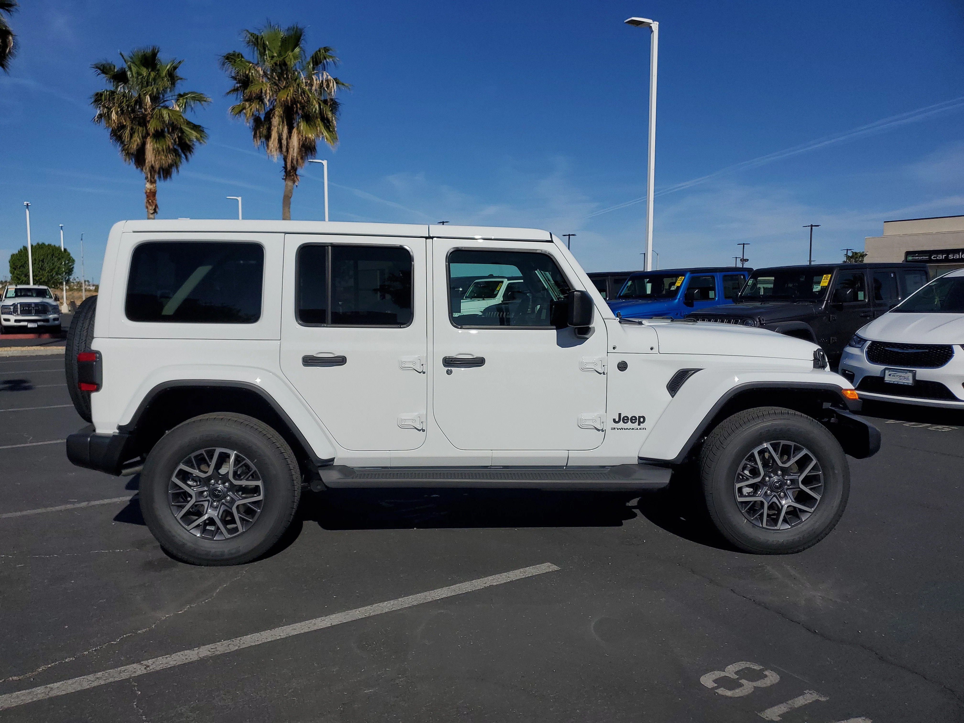 New 2026 Bright White Clear-Coat Exterior Paint Jeep Sahara image 2
