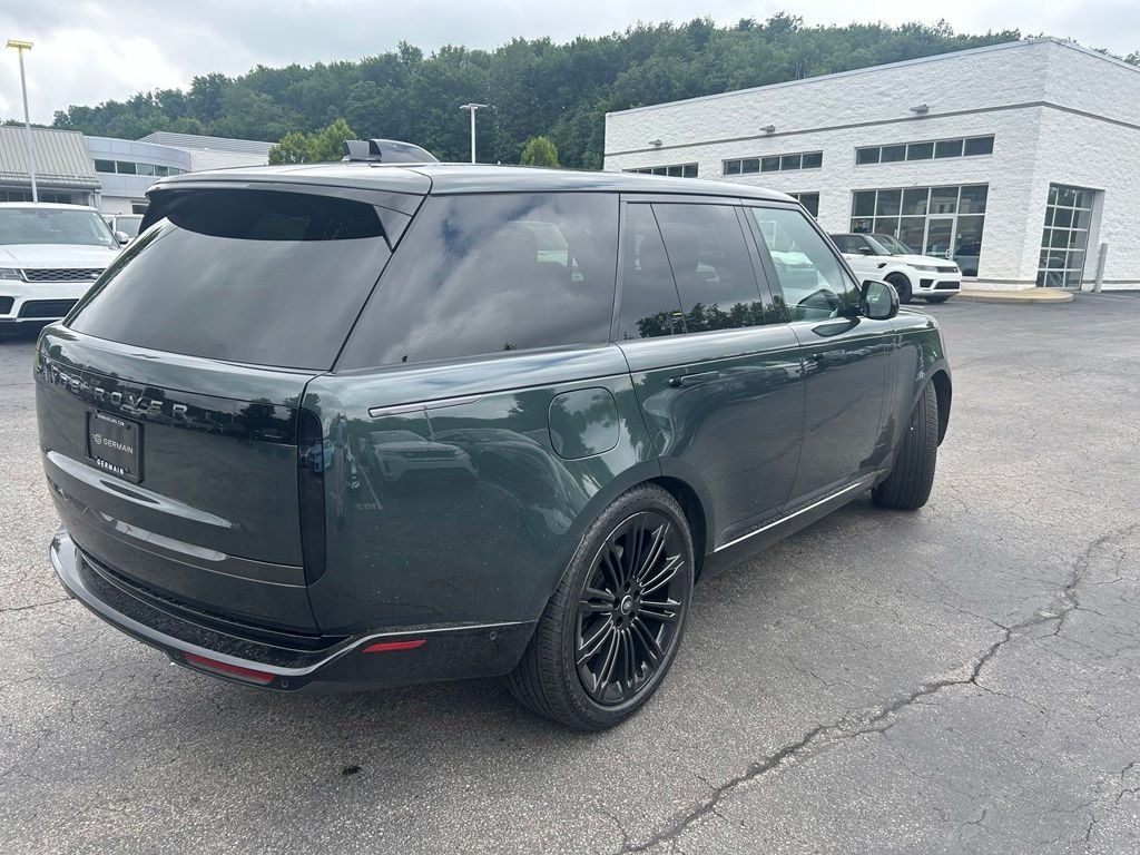 Certified Used 2025 Belgravia Green Metallic Land Rover SE image 7