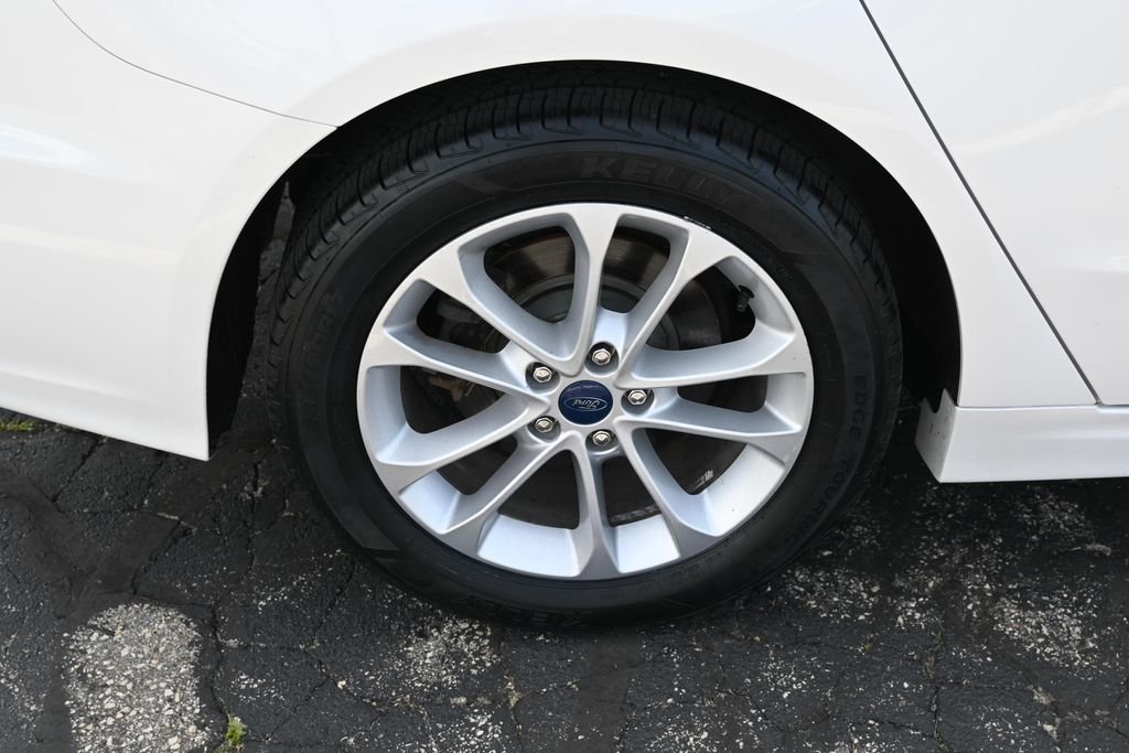 Certified Used 2020 White Platinum Clearcoat Metallic Ford SE image 15