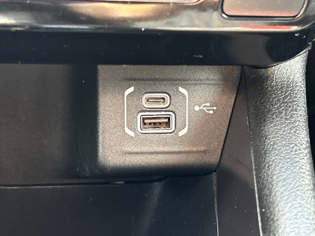 Used 2022 White Jeep Latitude image 25