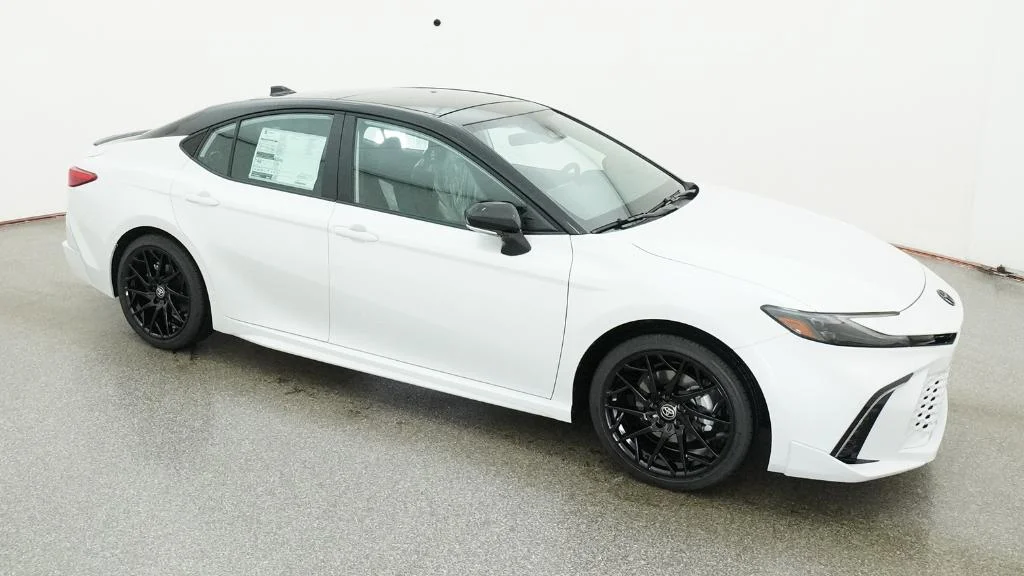New 2026 Wind Chill Pearl with Midnight Black Metallic roof Toyota XSE image 9