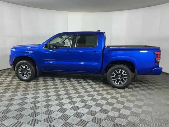 New 2027 Blue Nissan SV image 4
