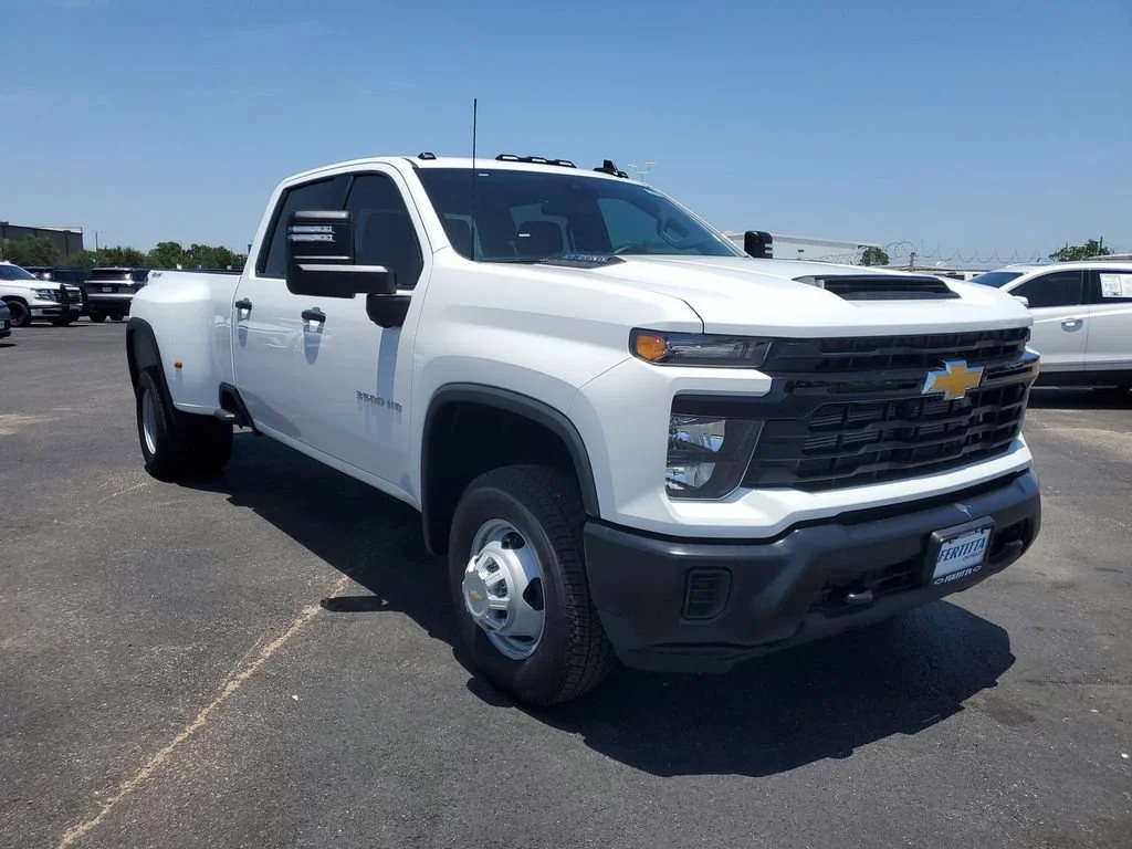 New 2026 Summit White Chevrolet WT image 16