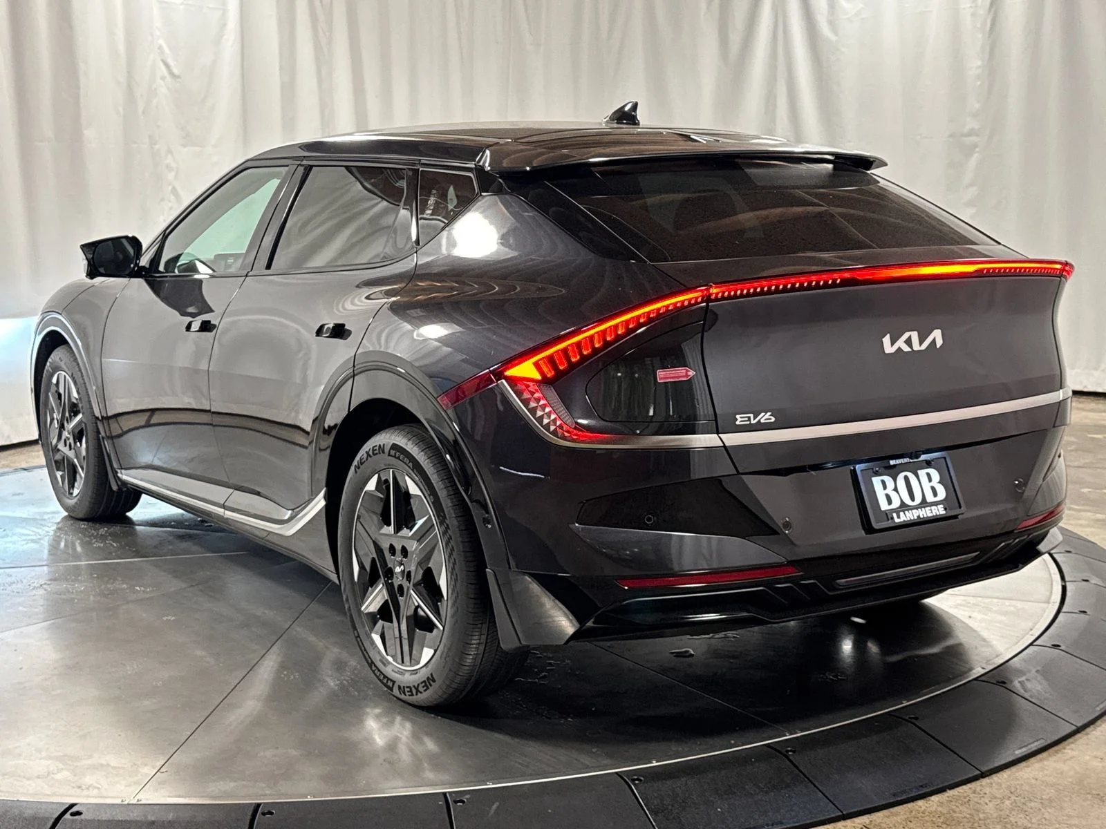 New 2026 Gray Metallic Kia Wind image 9