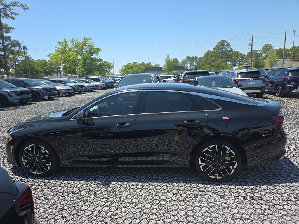 New 2026 Aurora Black Pearl Kia GT image 4