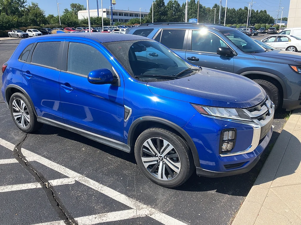 Used 2026 Octane Blue Metallic Mitsubishi SE image 1
