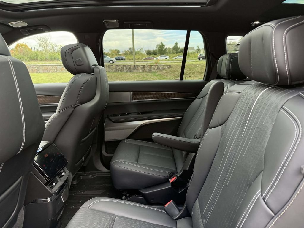 2026 Cadillac VISTIQ Luxury - Photo 17