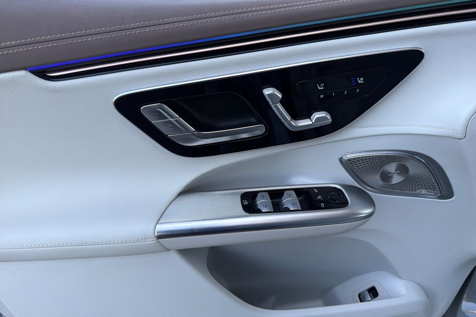 Certified Used 2023 Gray Mercedes-Benz 500 SUV image 25