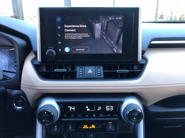 Used 2024 Pearl Toyota XLE Premium image 31