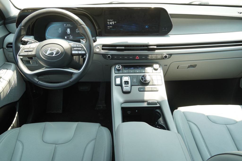 Used 2025 Silver Hyundai SEL image 12