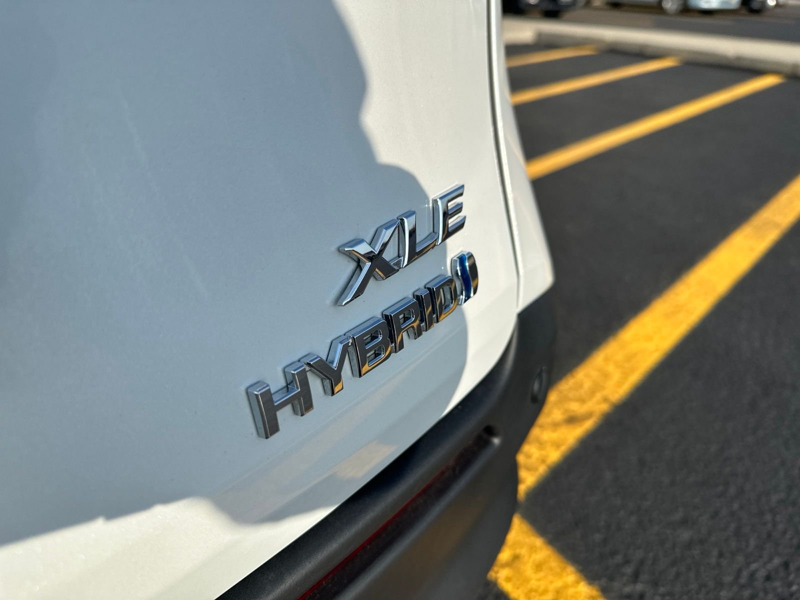 Used 2022 Beige Toyota XLE image 6