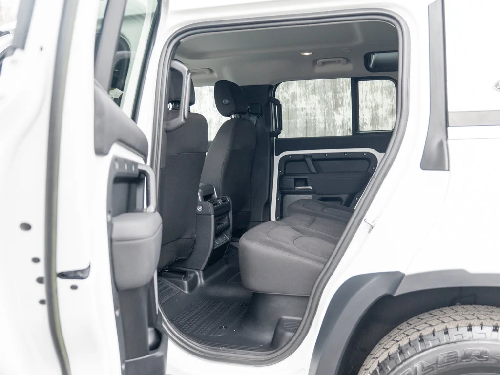 Used 2023 White Land Rover Standard image 33