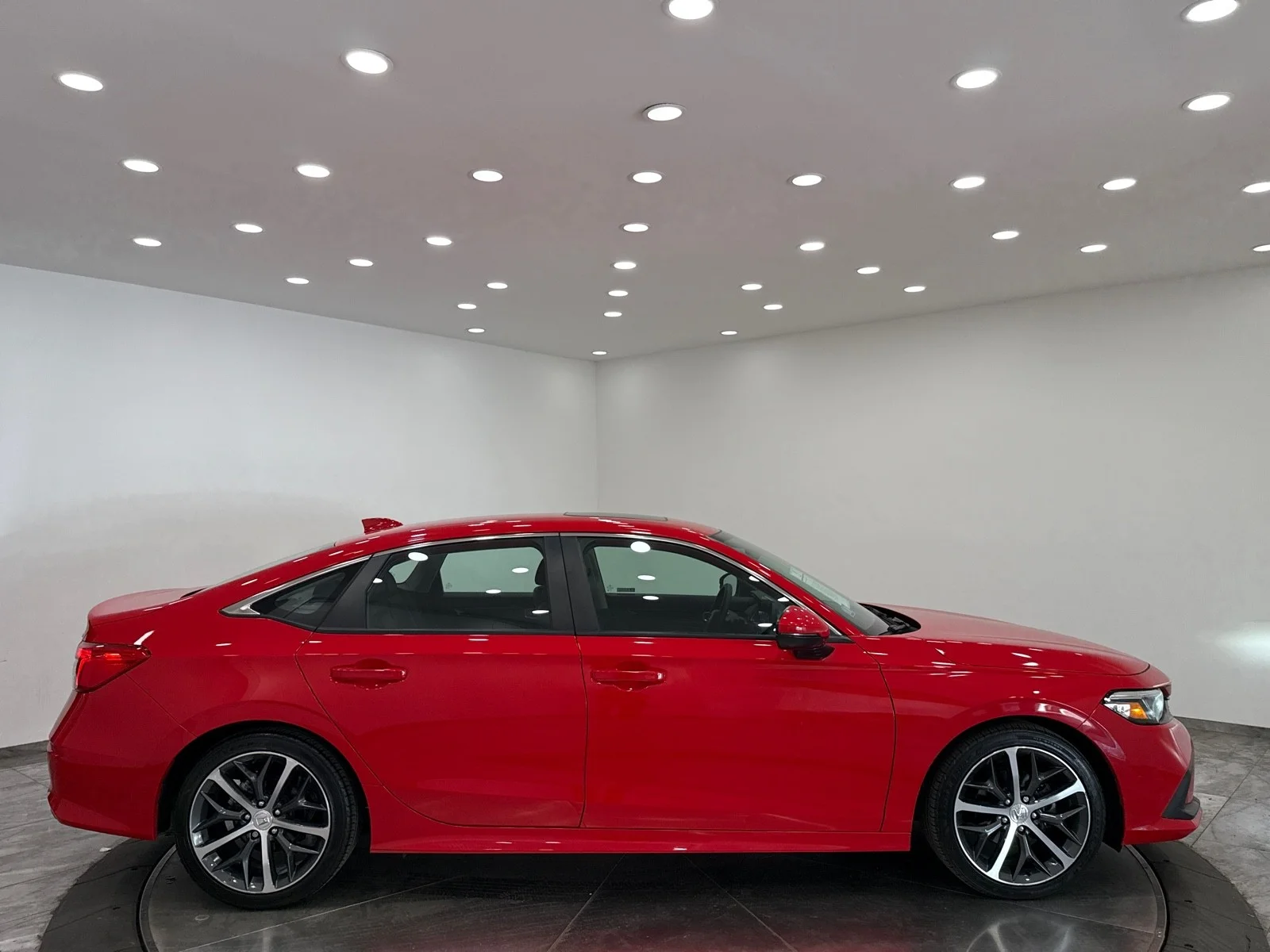 Used 2024 Rallye Red Honda Touring CVT image 8