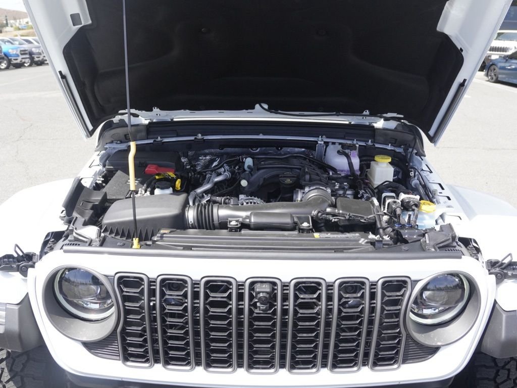 New 2026 Bright White Clear-Coat Exterior Paint Jeep Mojave image 28