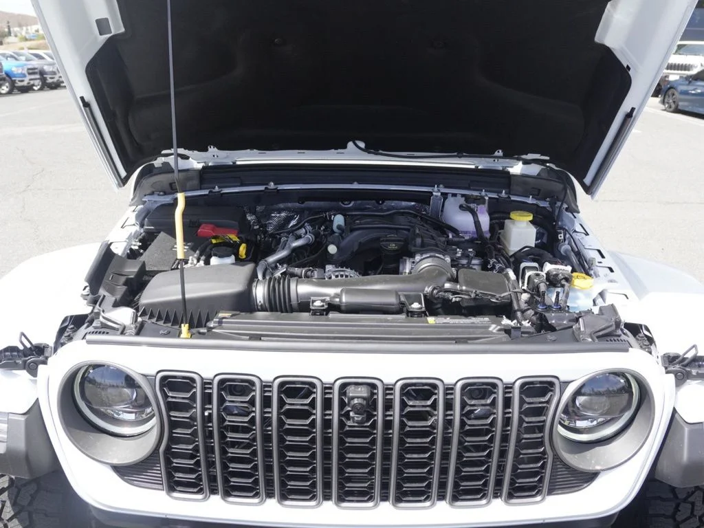 New 2026 Bright White Clear-Coat Exterior Paint Jeep Mojave image 28