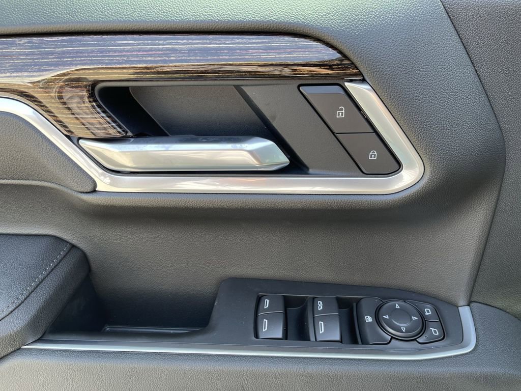 New 2026 Sterling Metallic GMC Elevation image 24