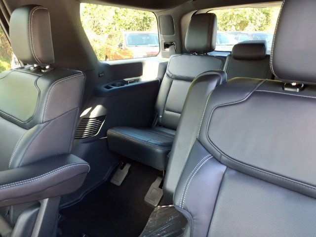 New 2027 Star White Metallic Tri-Coat Ford Platinum image 23