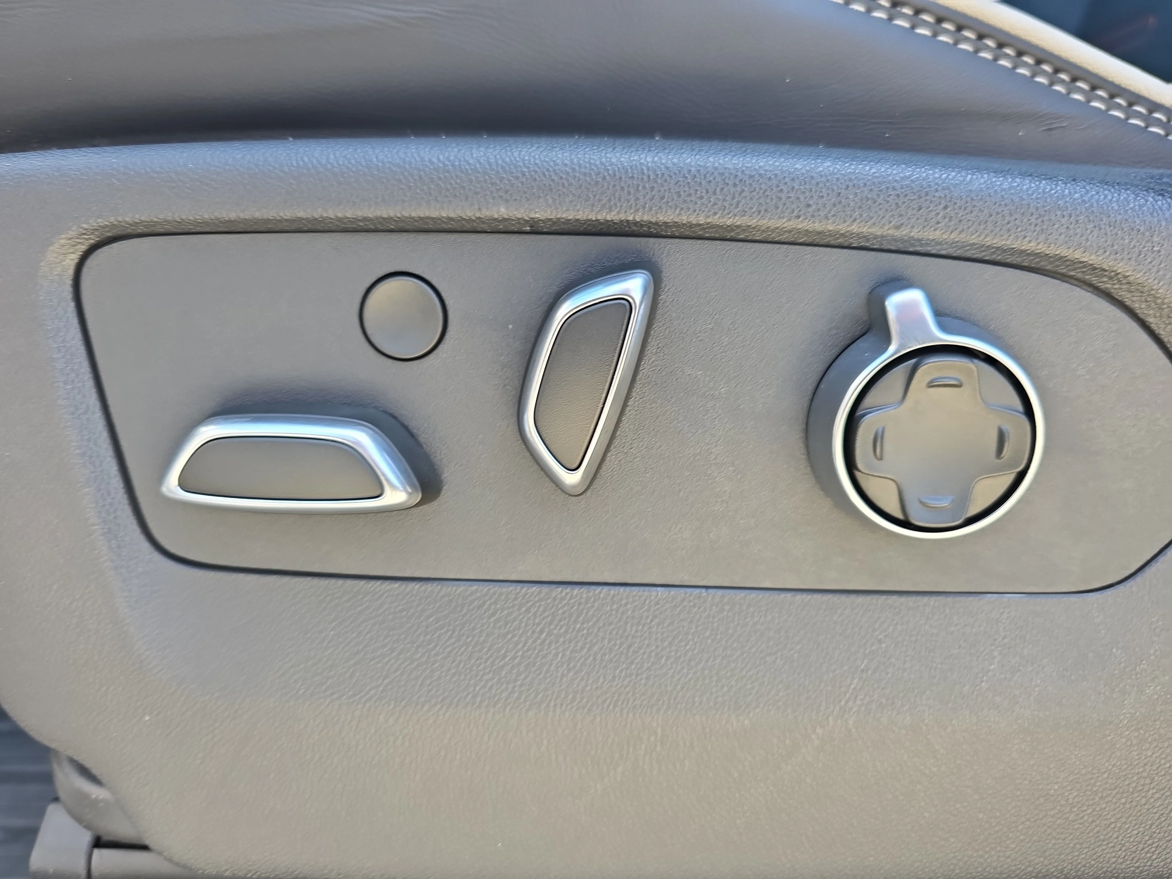 Used 2026 Sterling Metallic GMC AT4 Ultimate image 30