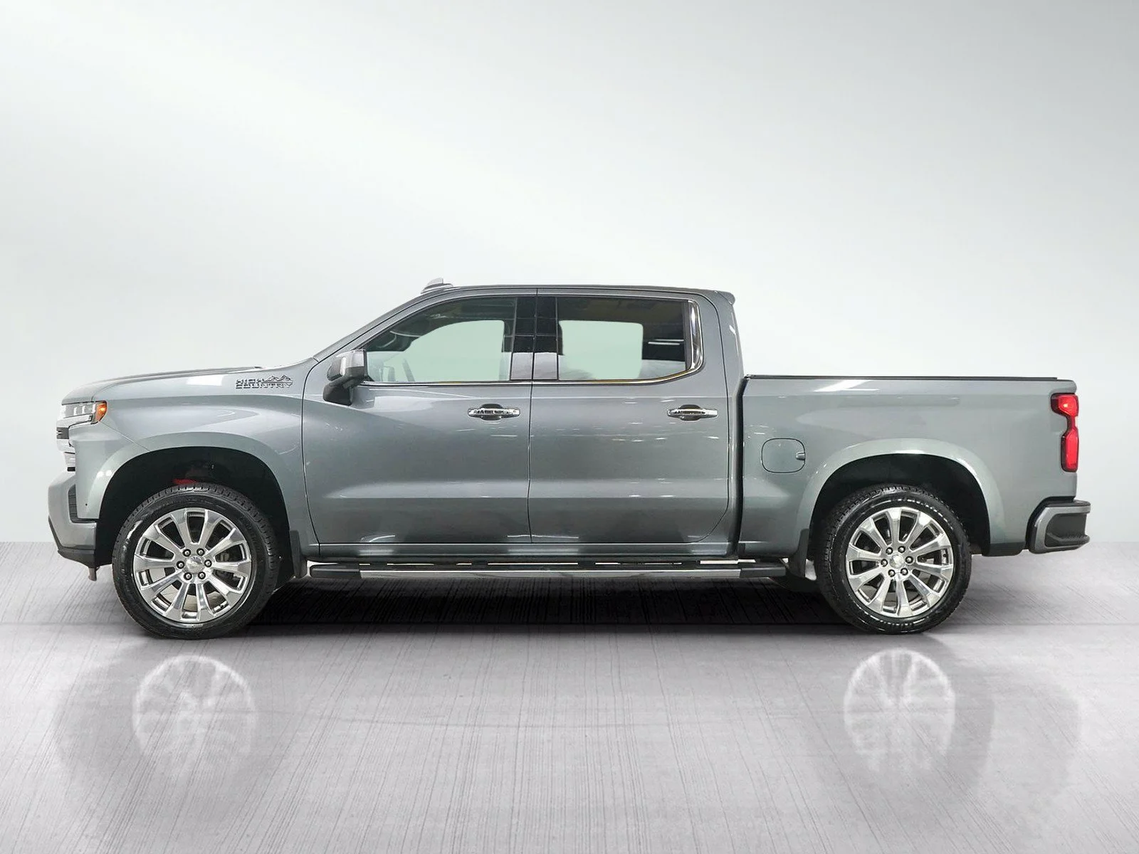 Used 2020 Chevrolet Silverado 1500 High Country with VIN 3GCUYHED9LG275077 for sale in Eden Prairie, Minnesota
