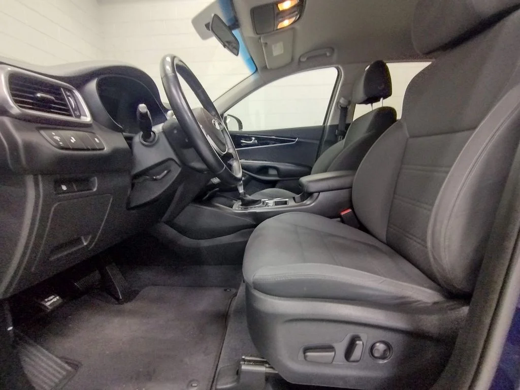 Used 2020 Blue Kia S image 19