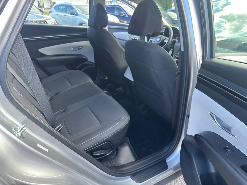 Used 2022 Shimmering Silver Hyundai SE image 12