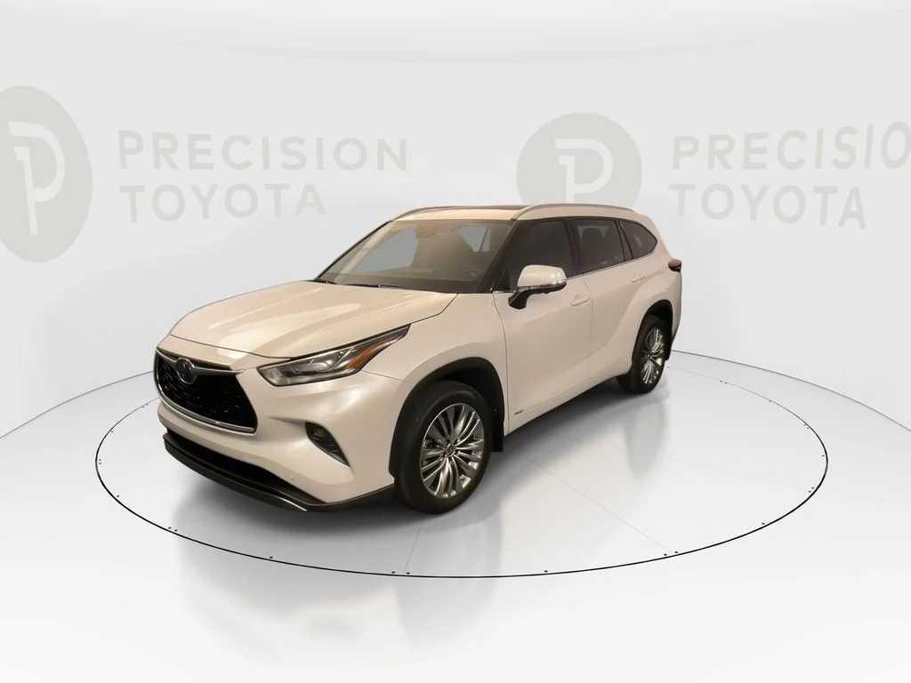 Used 2024 Pearl Toyota Platinum image 8