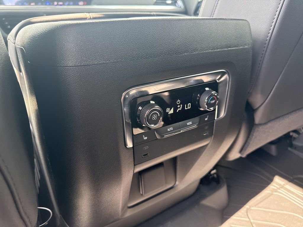 2026 Chevrolet Suburban Premier - Photo 5