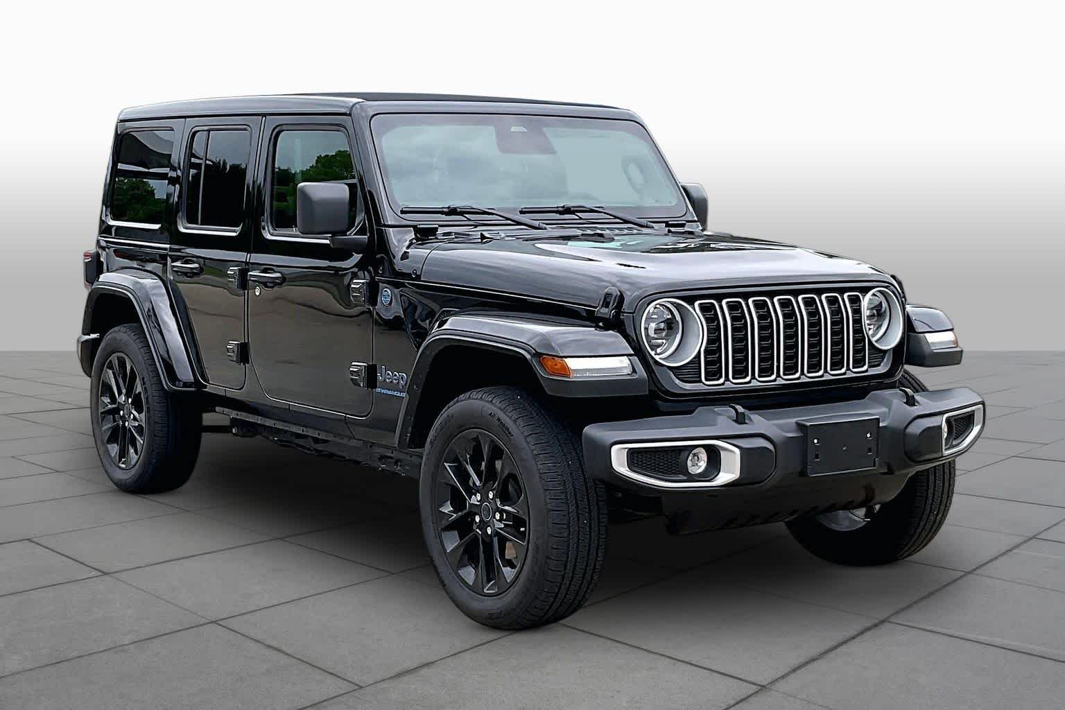 Used 2025 Black Clearcoat Jeep Sahara image 3