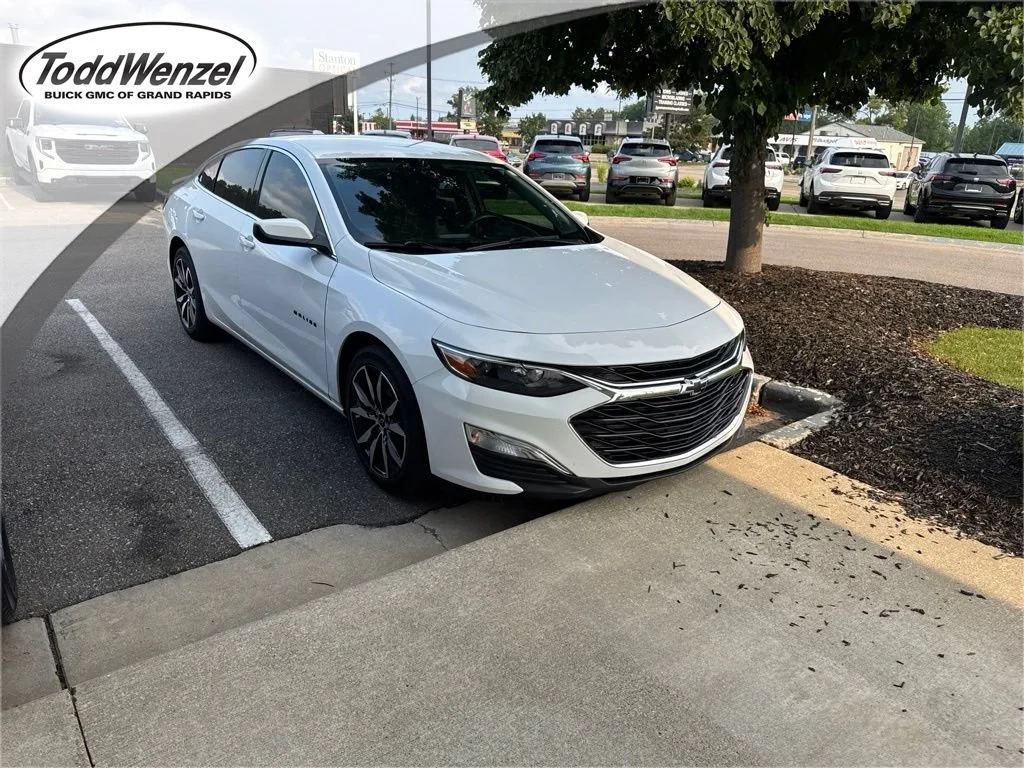Used 2024 Summit White Chevrolet RS image 1